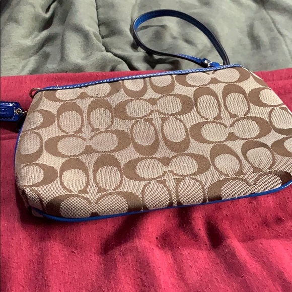 Coach wristlet used once still in good condition - Picture 5 of 5